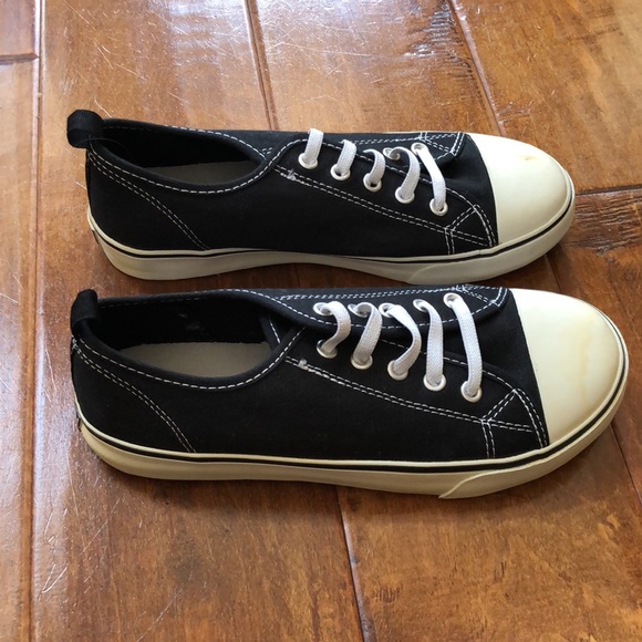 Boys 4 GAP Black Easy Shoelaces Slip On Sneakers - Picture 2 of 12